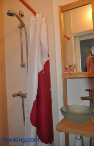 Image of Studio lumineux Intra-muros à 2 pas de la plage.