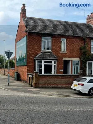 Image of Huge 4 bed in the heart of Kettering