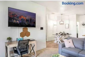 Image of Bee Chic in SoJo w/hot tub+gym+local ski slopes