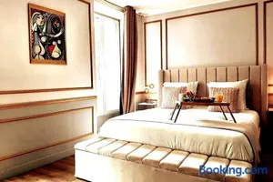 Image of Da Vinci Apartment Paris Montmartre AirCon