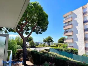 Image of Parking + piscine, tout confort, proche aéroport & mer