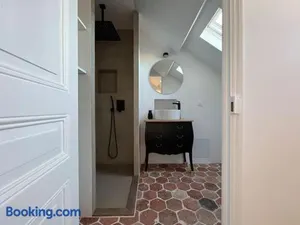 Image of Sur les toits de Fontainebleau - Hypercentre