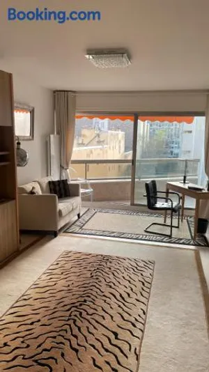 Image of Un studio de luxe Les Champs Elysées