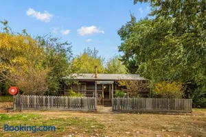 Image of StayAU Cedar Lodge 3BR Quaint Countryside Cottage