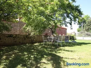 Image of Gîte 4 étoiles au cœur de l’Auvergne avec terrasse, jardin clos et équipements pour enfants - FR-1-582-476