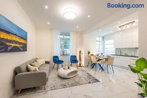 Image of VIVID Luxury Apartment Ludwigsburg - Blühendes Barock-Forum-Schloss-Modern