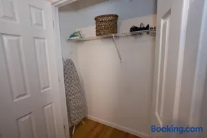 Image of Family 3-bedroom home (2nd floor near EWR/Outlet)
