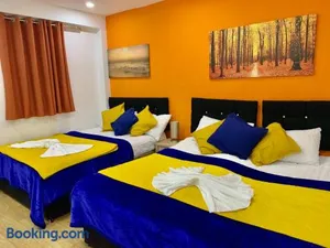 Image of 4 Bedrooms, 3 Baths, Full Kitchen and Lounge, Garden, Free Parking