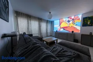 Image of Élégance et confort- Vidéoprojecteur Tours-Parking