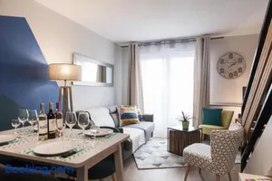 Image of Bright 2-Bedroom Duplex Apartment near Gare Saint-Jean with Parking
