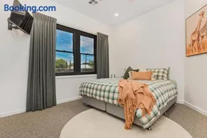 Image of Cosy Retreat on Forest - Non Smoking - Sleeps Upto Six guest