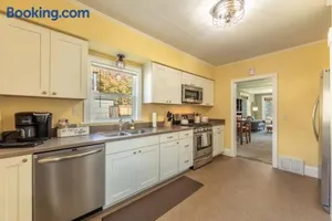 Image of Comfy Quiet House by Downtown