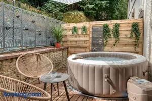 Image of Superbe 2 pièces avec Jacuzzi privatif face Gare Proche Cathédrale