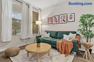 Image of New! King Bed Trendy 1 BR Resort Style w/ Pool