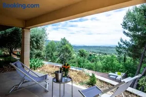 Image of Independent Panoramic Studio with Pool - Le Tholonet