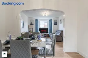 Image of Modern House, Sleeps 5 in Central Coventry