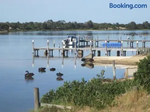 Image of Lakes Entrance Waterfront Cottages with King Beds