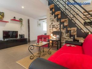 Image of Gîte Confortable avec Jardin, Proche Mer et Ville, Équipé pour Familles, Vélo Inclus - FR-1-306-1076