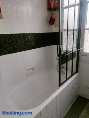 Image of Chambre vu sur la tour Eiffel