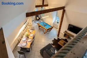 Image of Loft mit Billard-Tisch und PS4