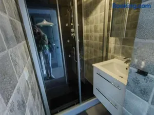 Image of Studio rénové, terrasse, piscine, proche plage et loisirs, parking, Wi-Fi, équipements bébé inclus - FR-1-607-165