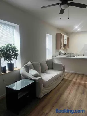 Image of Renovated 3 bedroom for Professionals