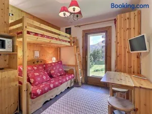 Image of Charmant Studio au Pied des Pistes, Tout Équipé, Idéal pour 2 Personnes, Méribel Mottaret - FR-1-182-54