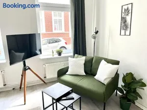 Image of ENDLESS: Studio mit Netflix + Workstation im Zentrum