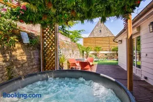 Image of Appartement fraîchement rénovée - Jacuzzi au cœur de Caen