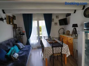 Image of Maison 4 pers. avec piscine, tennis, et parking - Proche La Palmyre - FR-1-738-20