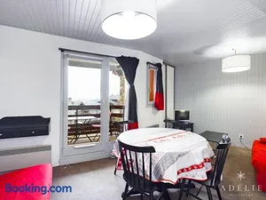 Image of Studio spacieux 4/6 pers, au pied des pistes, balcon sud-ouest, proche commerces - FR-1-398-639