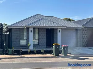 Image of Modern Brand New 4BR Family Home Walkable to Shops