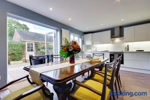 Image of 14 Oxford Mews - 5 Star Living for up to 10 People
