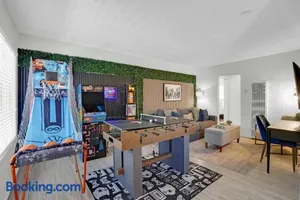 Image of 6th Haven, Arcade, King Bed, Games, 1 Mile to Beaches