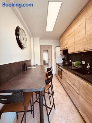 Image of The NICE - 3 rooms, 3air cond, 3TV, 3fans, 2 wc, WIfi everywhere 5min aeroport, train, beach, 1min tram, 15 min centre, port, parking possible