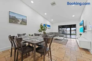 Image of Lakefront Retreat Villa Water View Fishing Casino