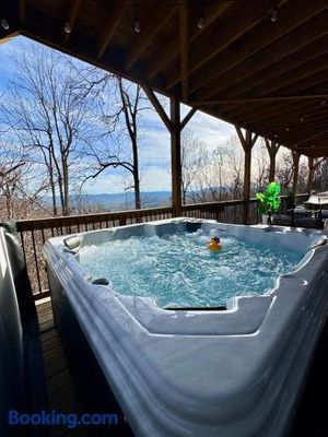 Image of New, Luxury, Breathtaking Mountain Views, Hot Tub, Fire Pit, Pool Table