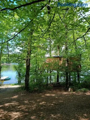 Image of Les cabanes au bord du lac