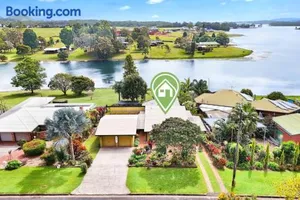 Image of LakeSide Tinaroo only 2.5km from Yungaburra town
