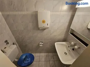 Image of Privat Zimmer, Privat WC, Shared Dusche in Altstadt Chur, Saturn