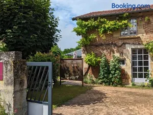 Image of Gîte rénové avec jardin clos, cheminée et baby-foot à Contrisson, proche du Lac du Der. - FR-1-585-16