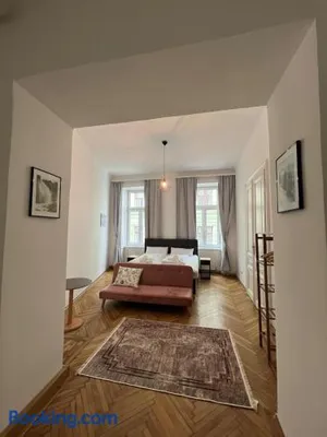 Image of Centrally-Located authentic apartment