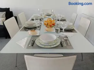 Image of Monmouth House Aylesbury Premier Quality Accommodation For Larger Families Contractors And Professionals Sleeps Up to 6 Guests