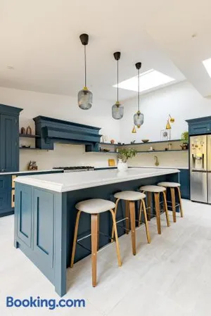 Image of Beautiful large luxury home in London