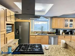 Image of Modern & Spacious Family and Friend 4B3B House