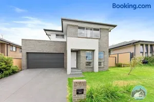 Image of Aircabin - Edmondson Park - 4 Beds Compy House