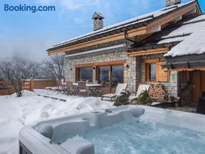 Image of Chalet familial moderne à Méribel Village, terrasse sud avec jacuzzi, proche pistes et commerces - FR-1-566-56