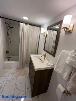 Image of Modern Athens Home 4bd, 3bth