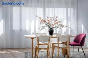 Image of Logement 2 chambres spacieux Lit King Verdun parking gratuit