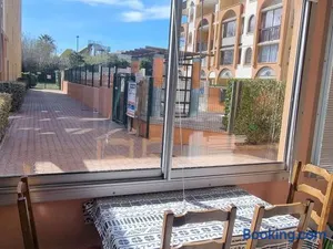 Image of Studio cabine cosy avec piscine, proche Aqualand et plage, parking disponible, terrasse privative - FR-1-607-159